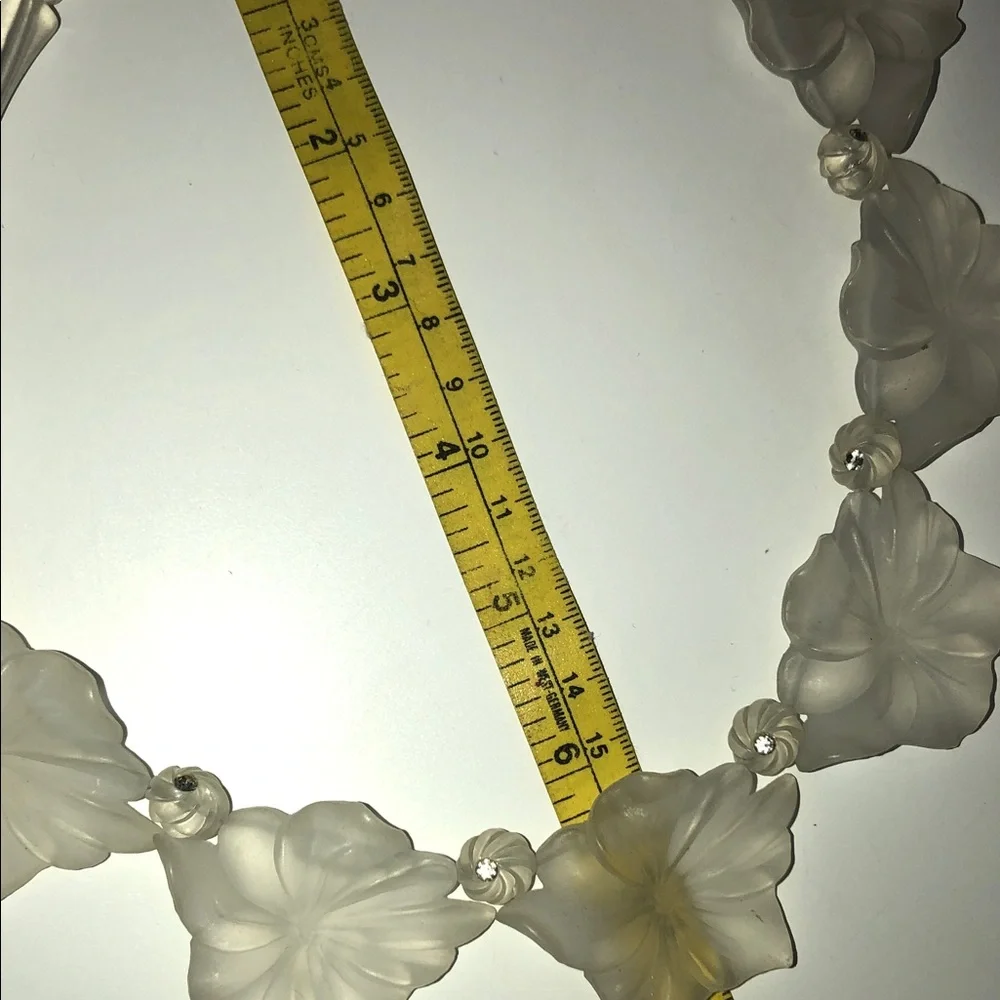 Vintage Frosted White Lucite Floral & Bead Necklace - Picture 4 of 5